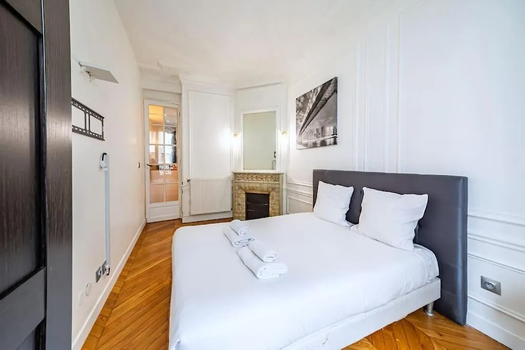 Апартаменты Appartement Haussmannien Proche Parc Des Princes Париж